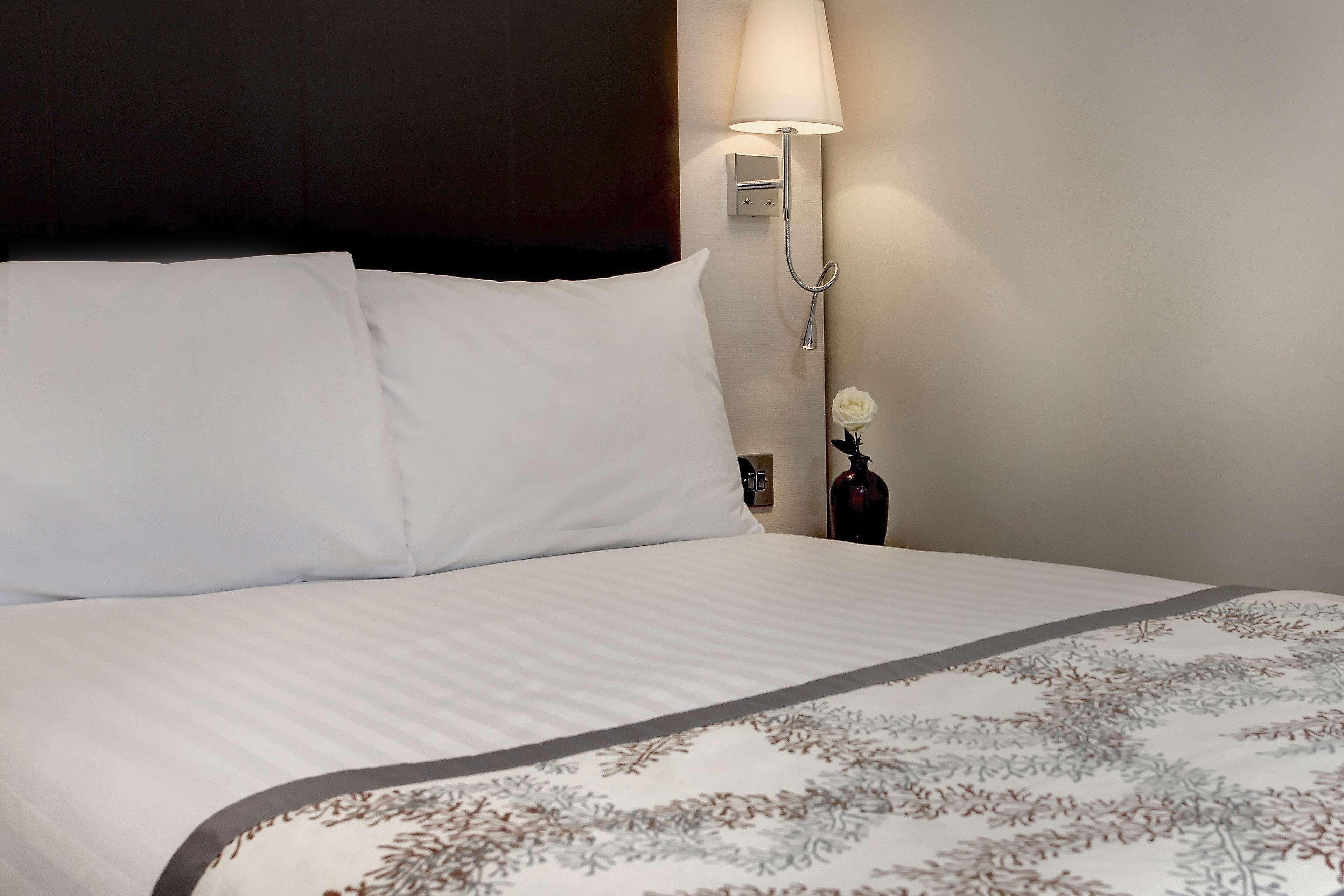 Best Western Chiswick Palace & Suites London Exterior photo