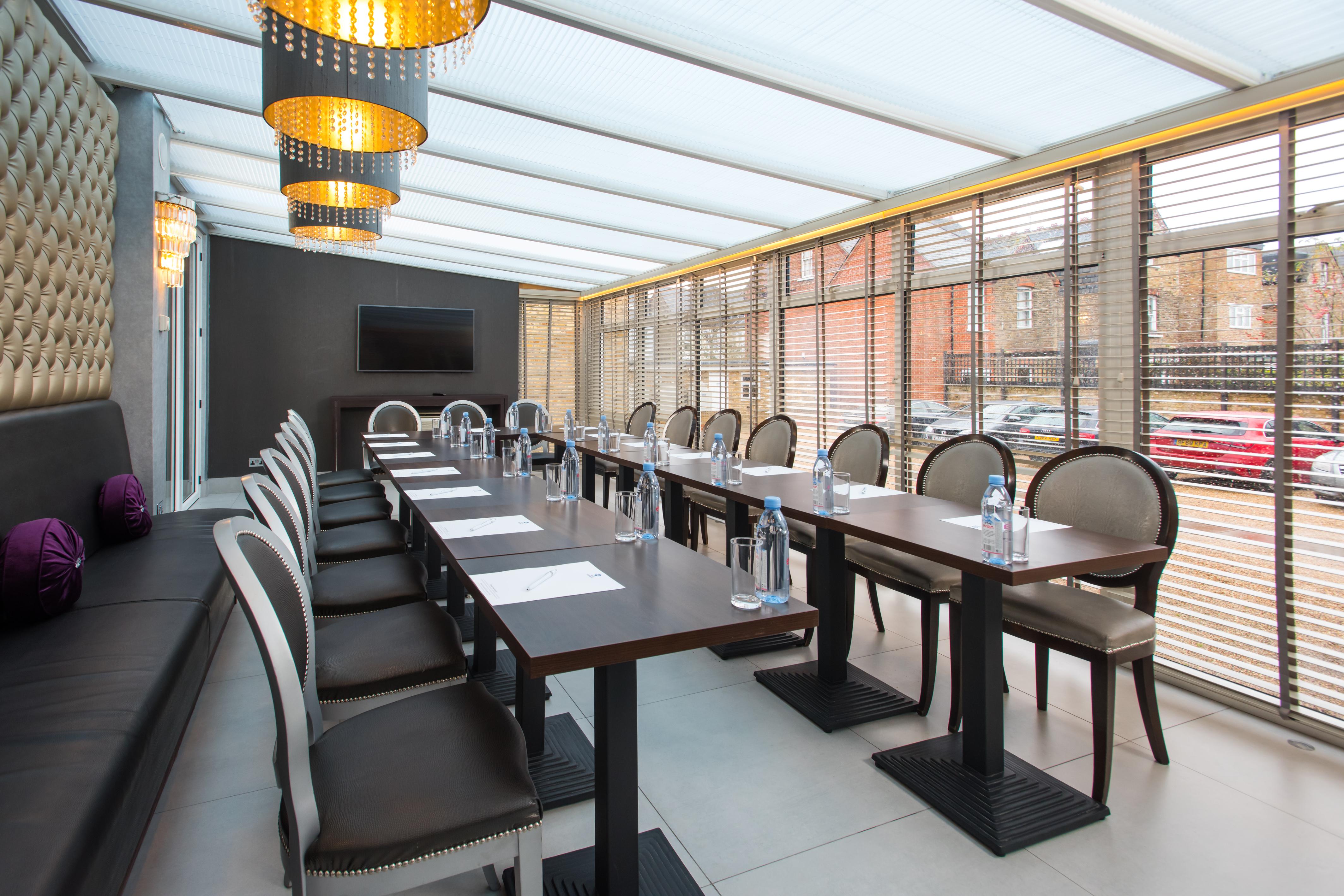 Best Western Chiswick Palace & Suites London Exterior photo