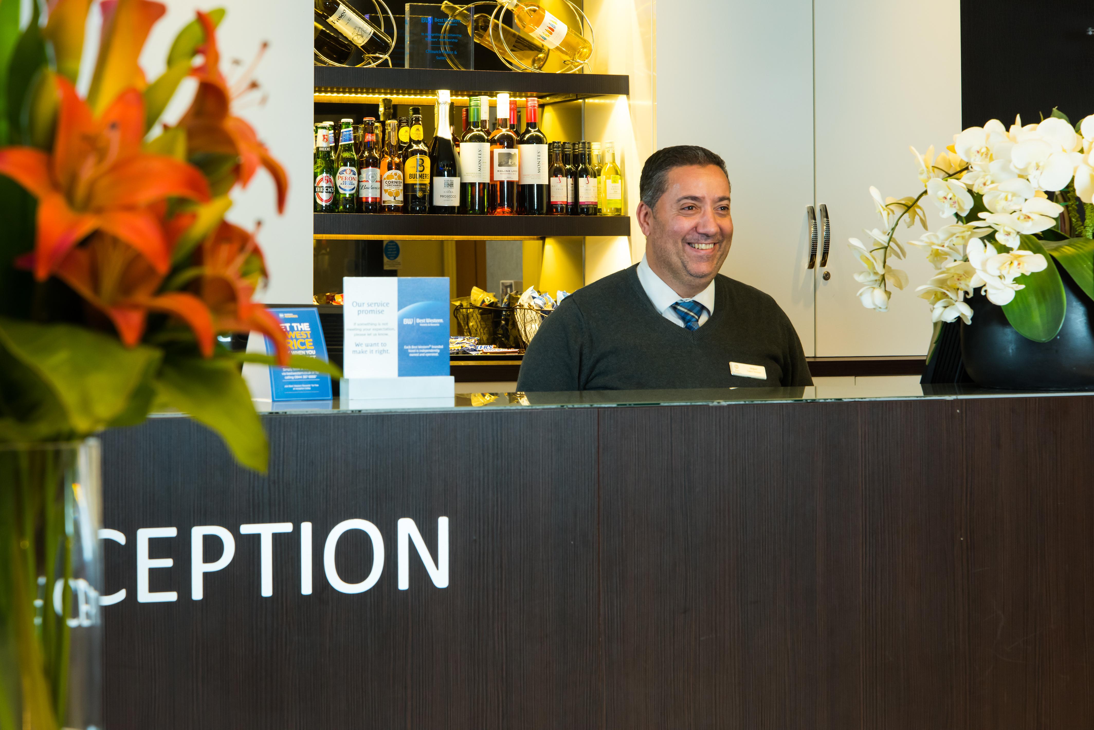 Best Western Chiswick Palace & Suites London Exterior photo