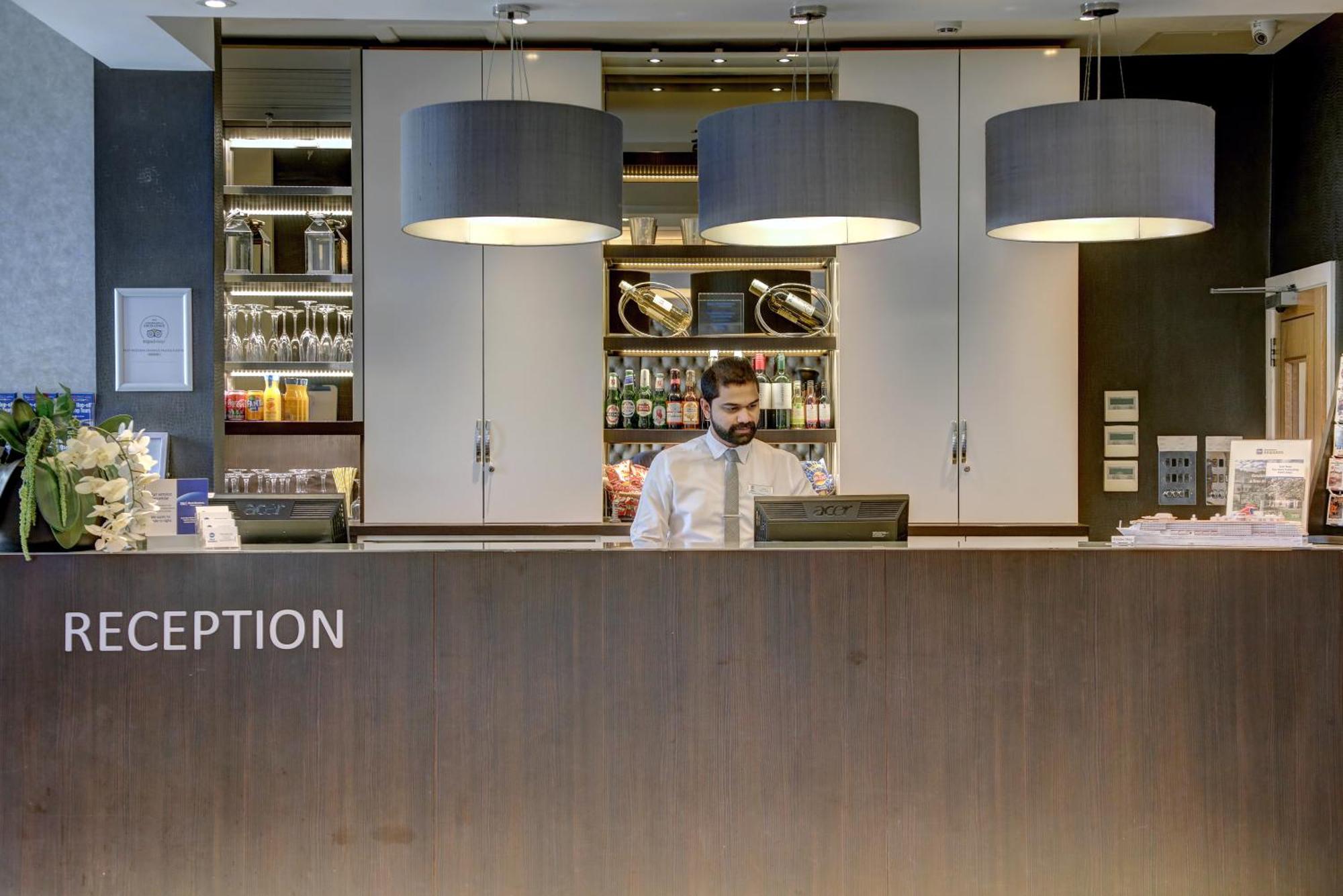 Best Western Chiswick Palace & Suites London Exterior photo