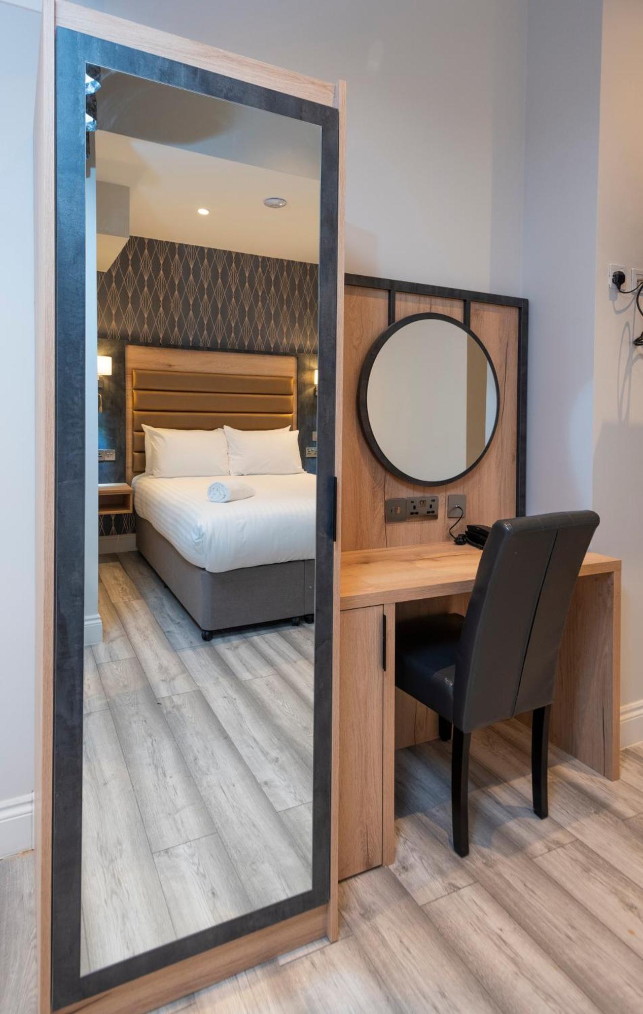 Best Western Chiswick Palace & Suites London Exterior photo