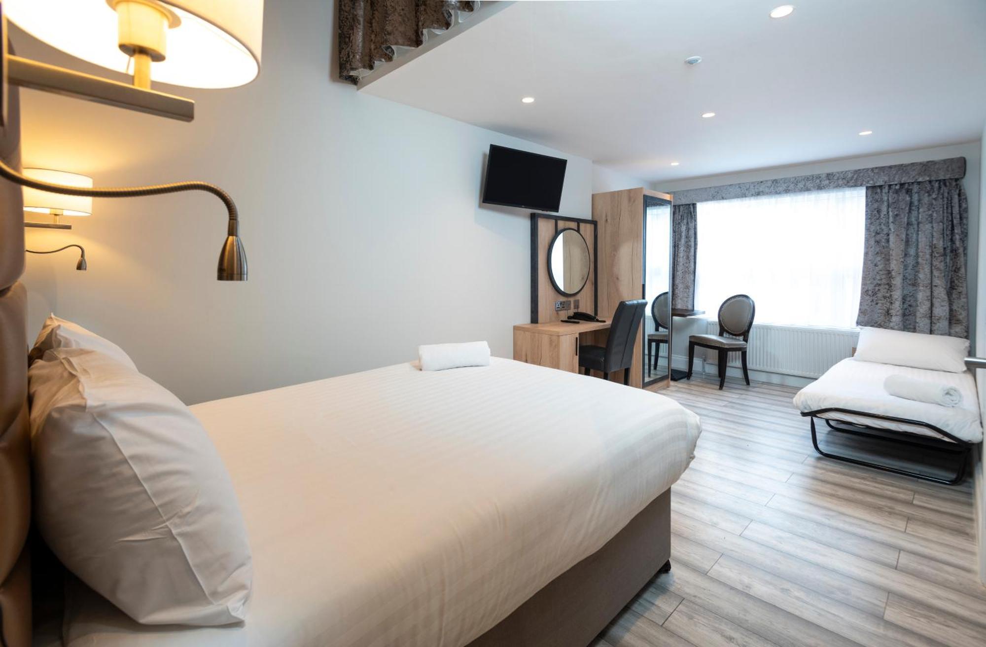Best Western Chiswick Palace & Suites London Exterior photo