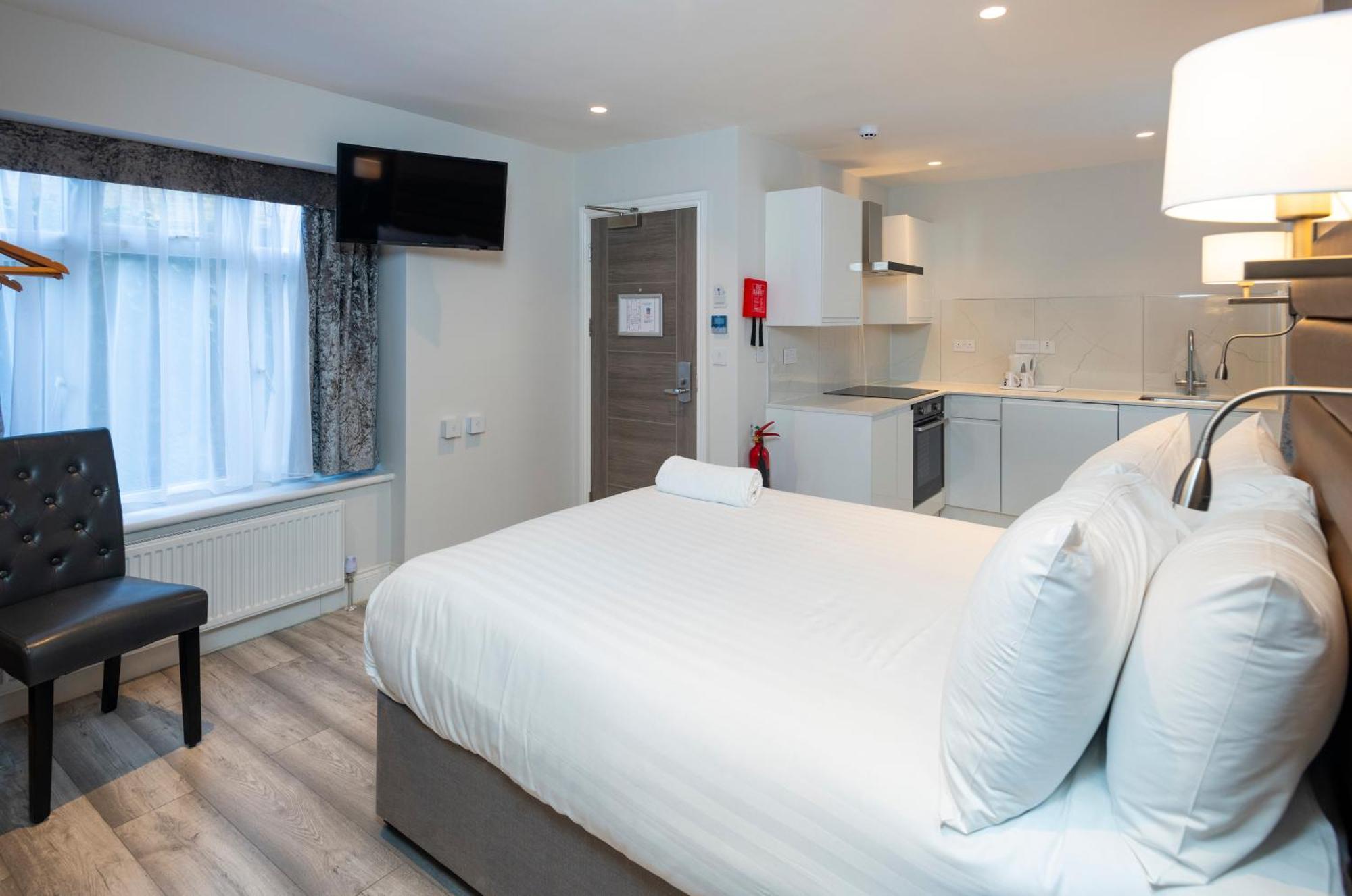 Best Western Chiswick Palace & Suites London Exterior photo