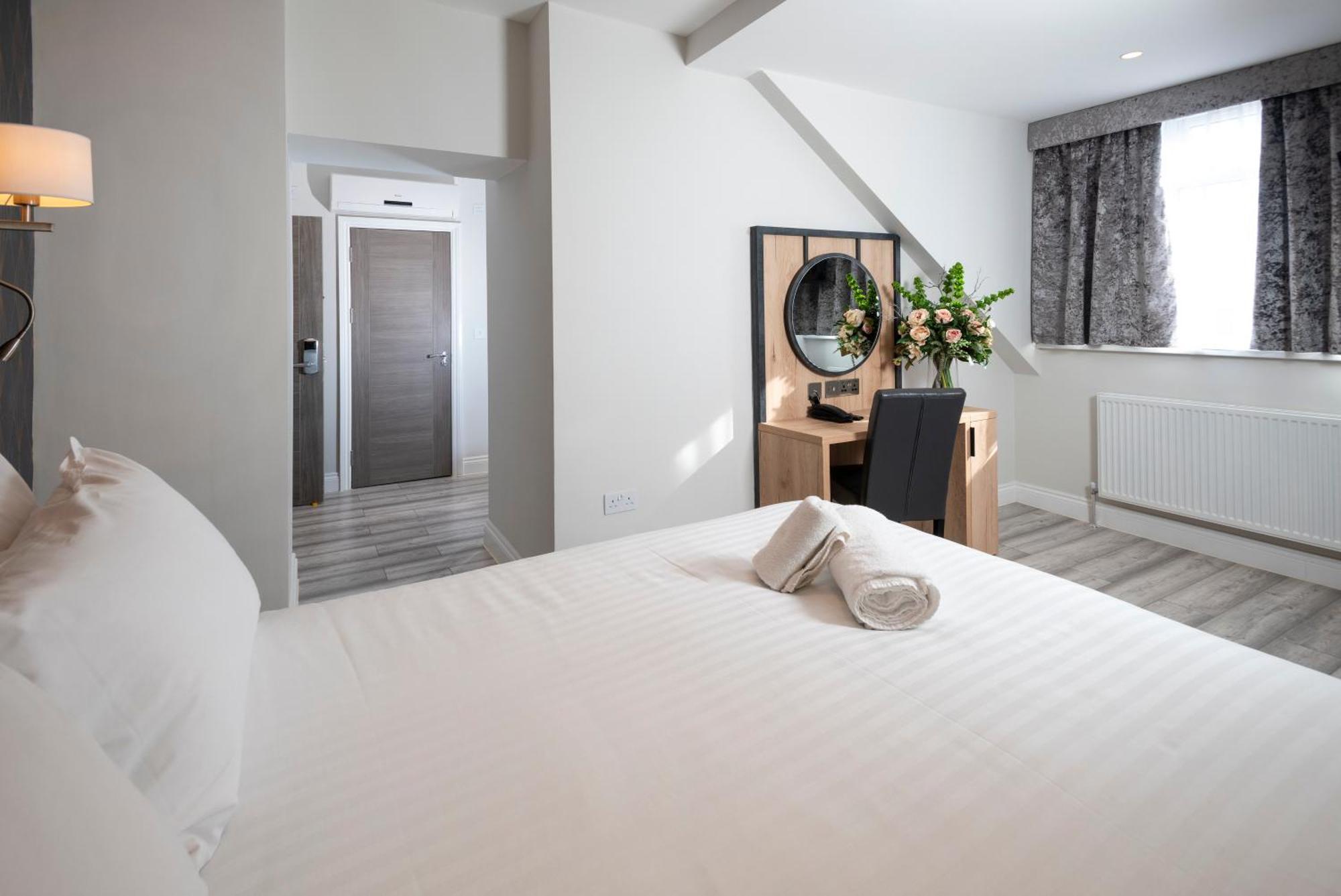 Best Western Chiswick Palace & Suites London Exterior photo