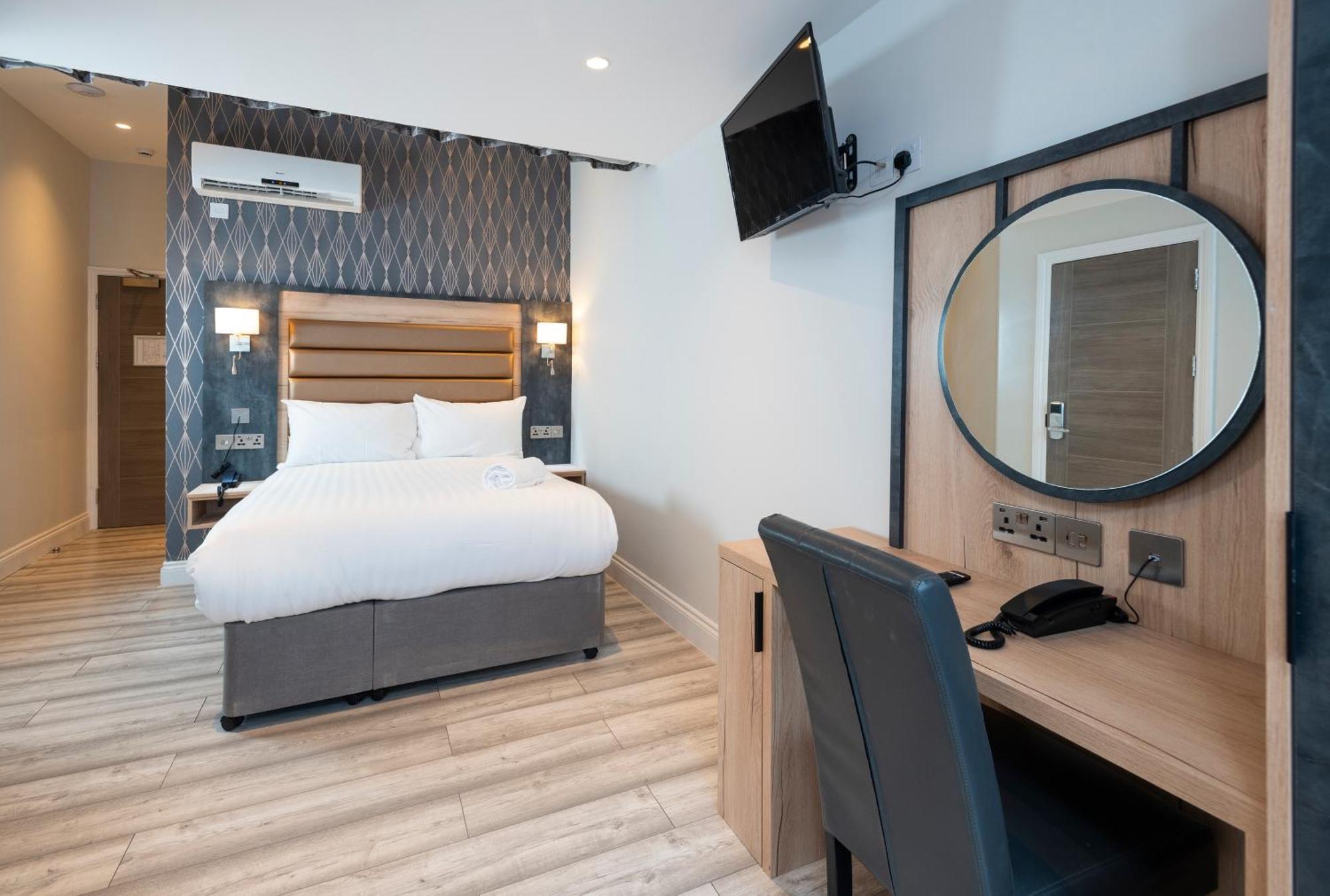 Best Western Chiswick Palace & Suites London Exterior photo