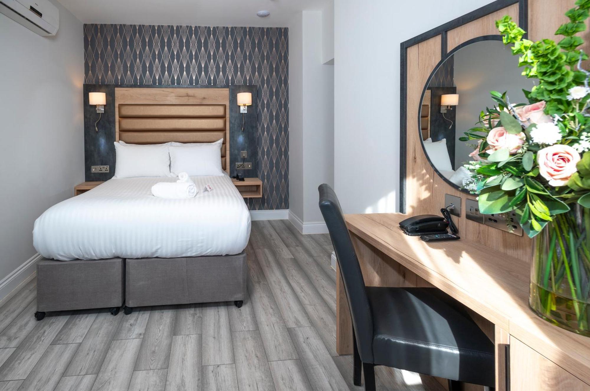 Best Western Chiswick Palace & Suites London Exterior photo