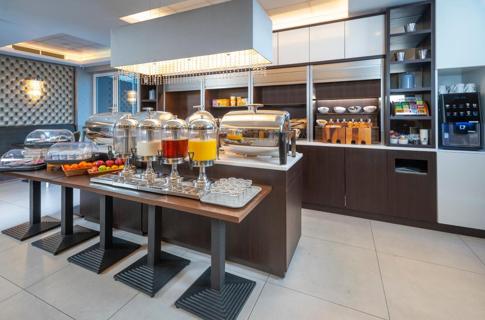 Best Western Chiswick Palace & Suites London Exterior photo